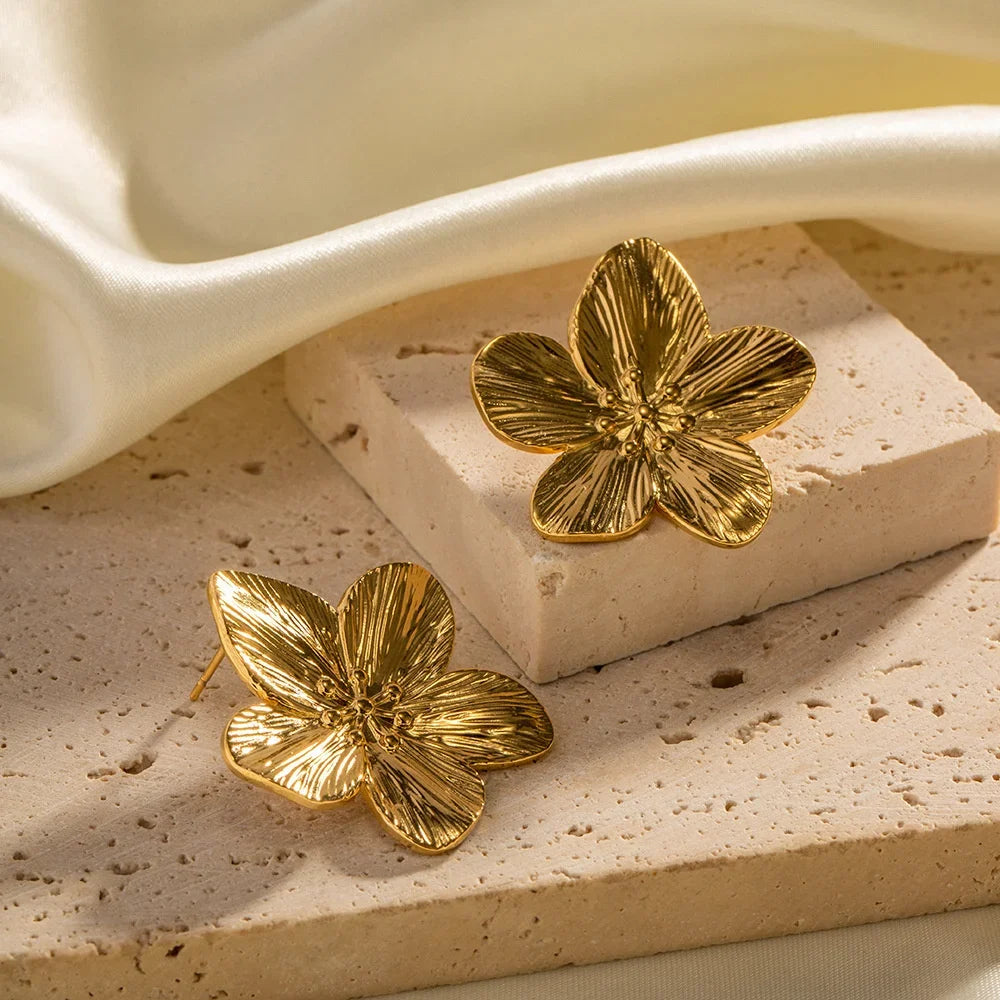 CHLOE GOLDENE BLUMENSTUDS