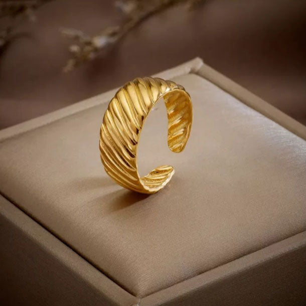 Riflad Ring