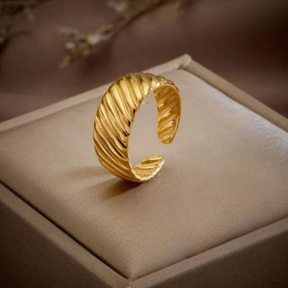 Riflad Ring