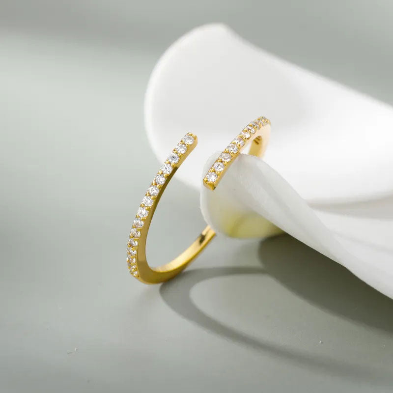Klassischer Zirkonia-Ring
