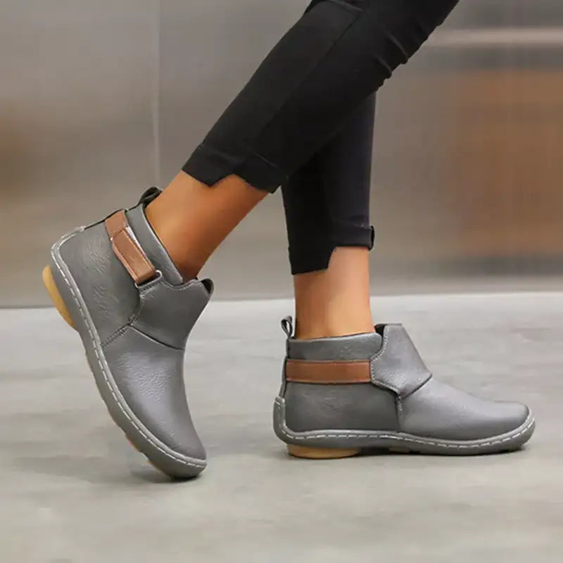 Nadina | Wasserdichte Stiefeletten mit seitlicher Schnürung.